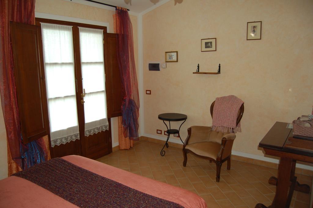 Agriturismo "Le Rondinelle" Valiano Kamer foto
