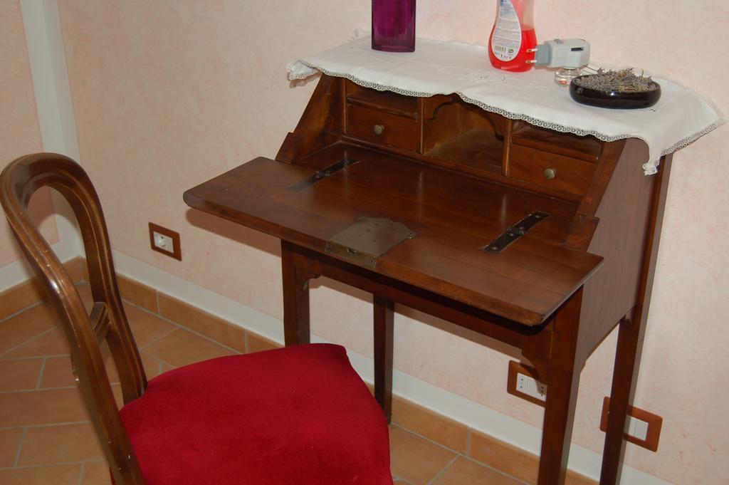Agriturismo "Le Rondinelle" Valiano Kamer foto