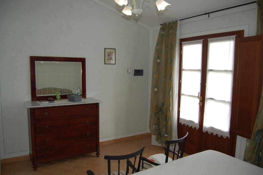 Agriturismo "Le Rondinelle" Valiano Kamer foto
