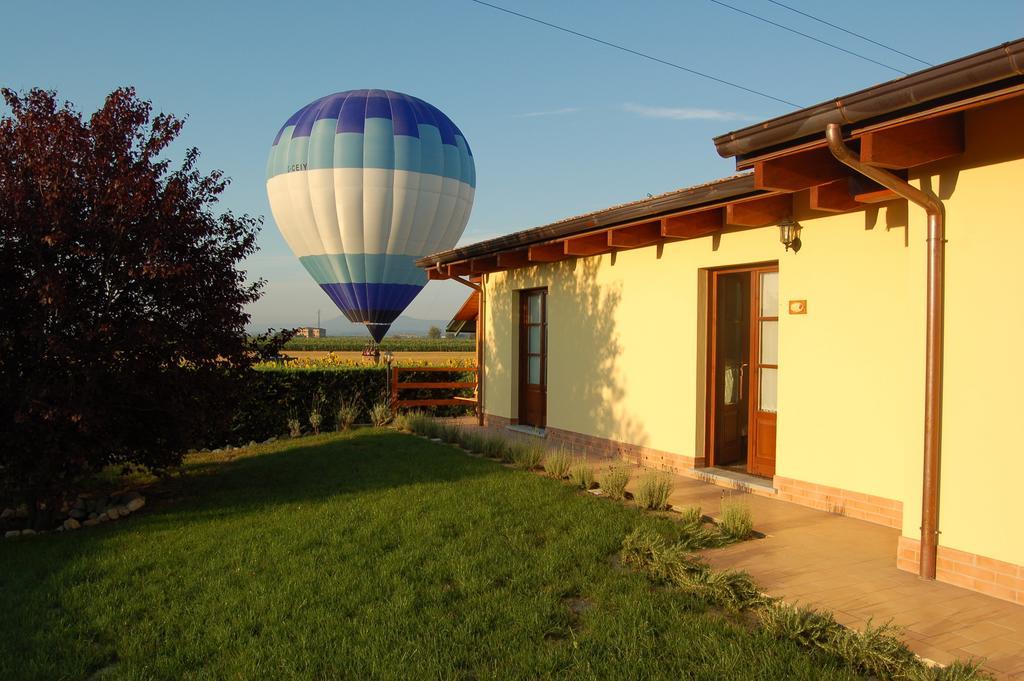 Agriturismo "Le Rondinelle" Valiano Buitenkant foto