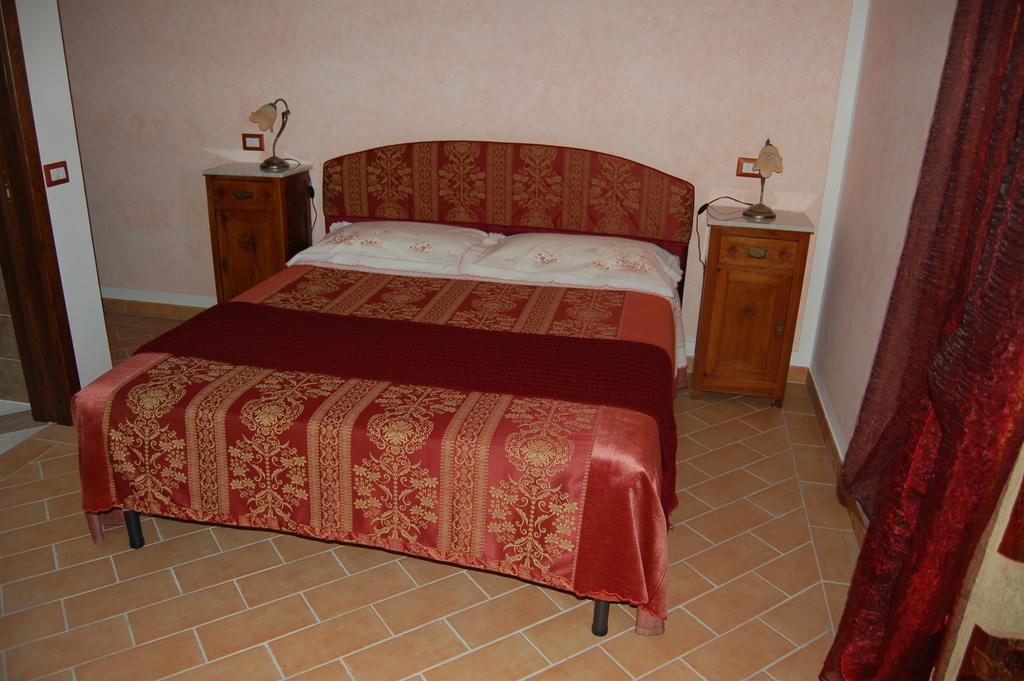 Agriturismo "Le Rondinelle" Valiano Kamer foto