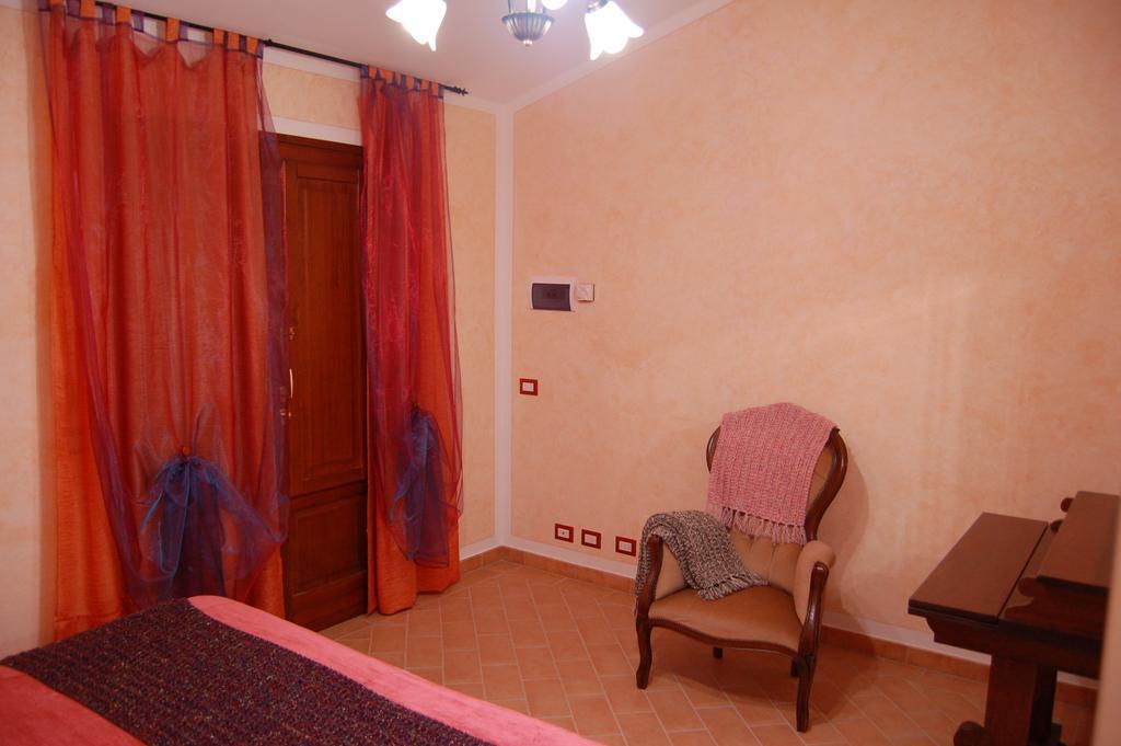 Agriturismo "Le Rondinelle" Valiano Kamer foto