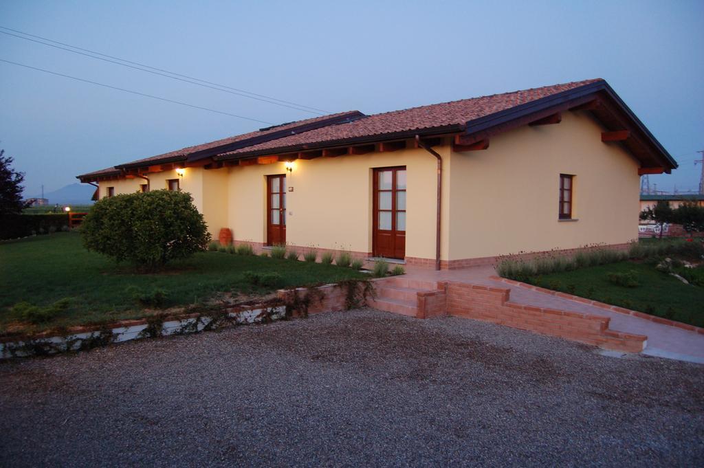 Agriturismo "Le Rondinelle" Valiano Buitenkant foto