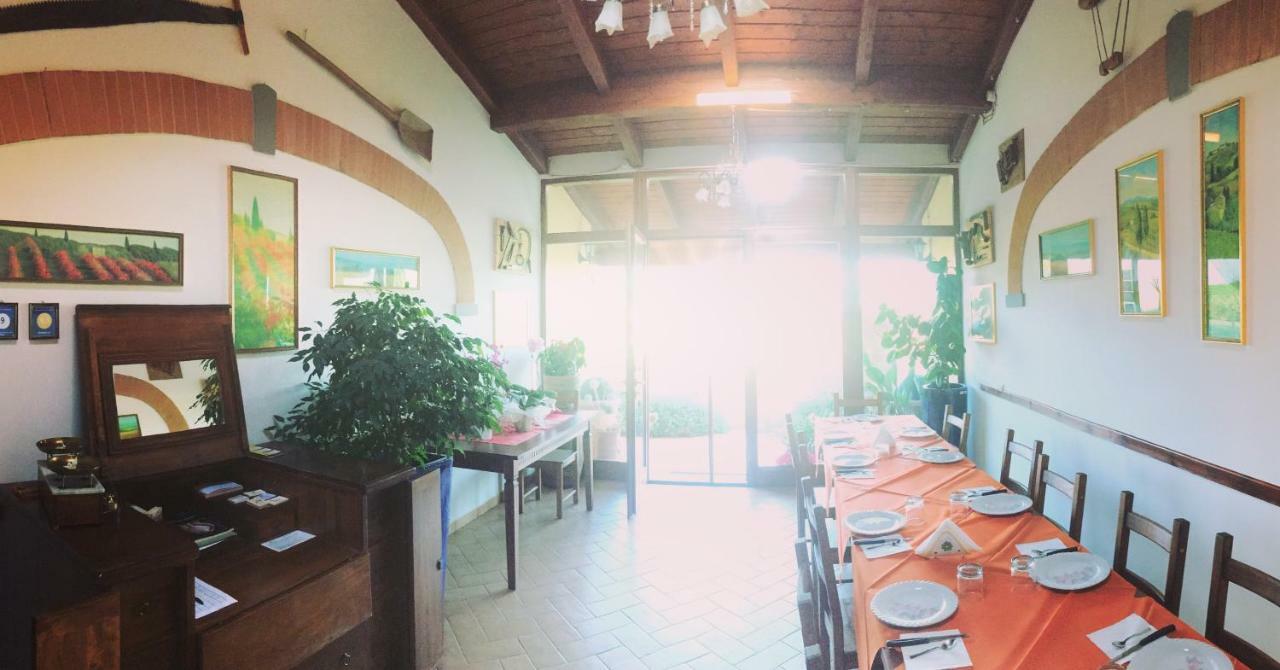 Agriturismo "Le Rondinelle" Valiano Buitenkant foto