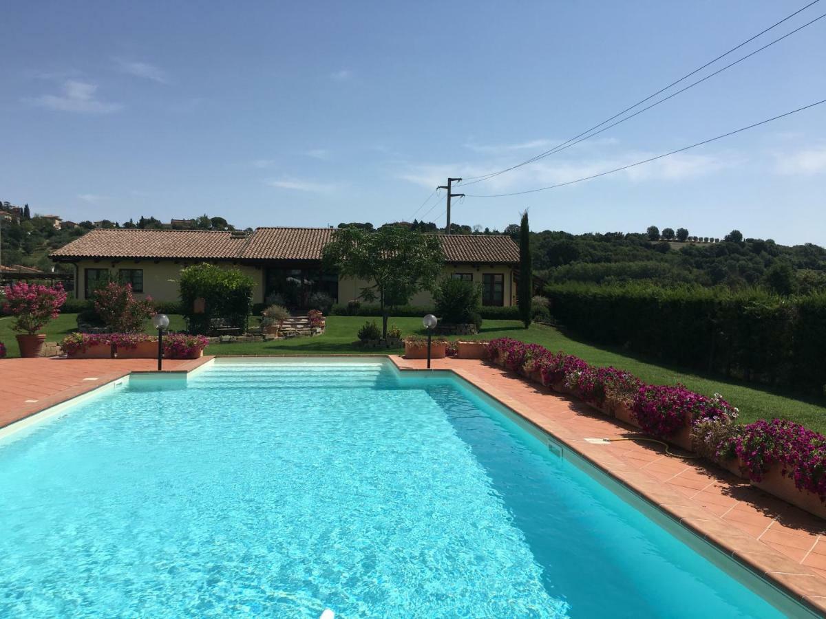 Agriturismo "Le Rondinelle" Valiano Buitenkant foto