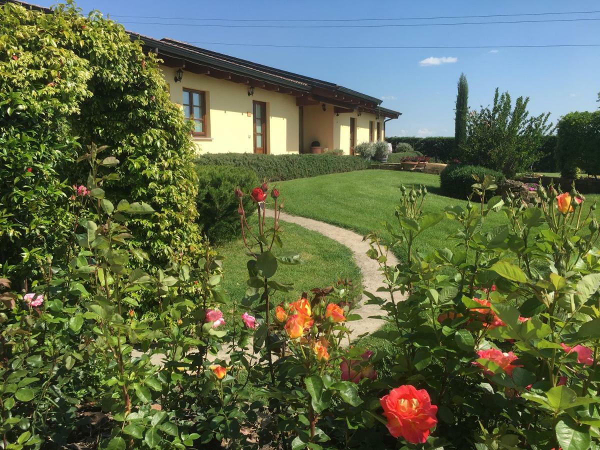 Agriturismo "Le Rondinelle" Valiano Buitenkant foto